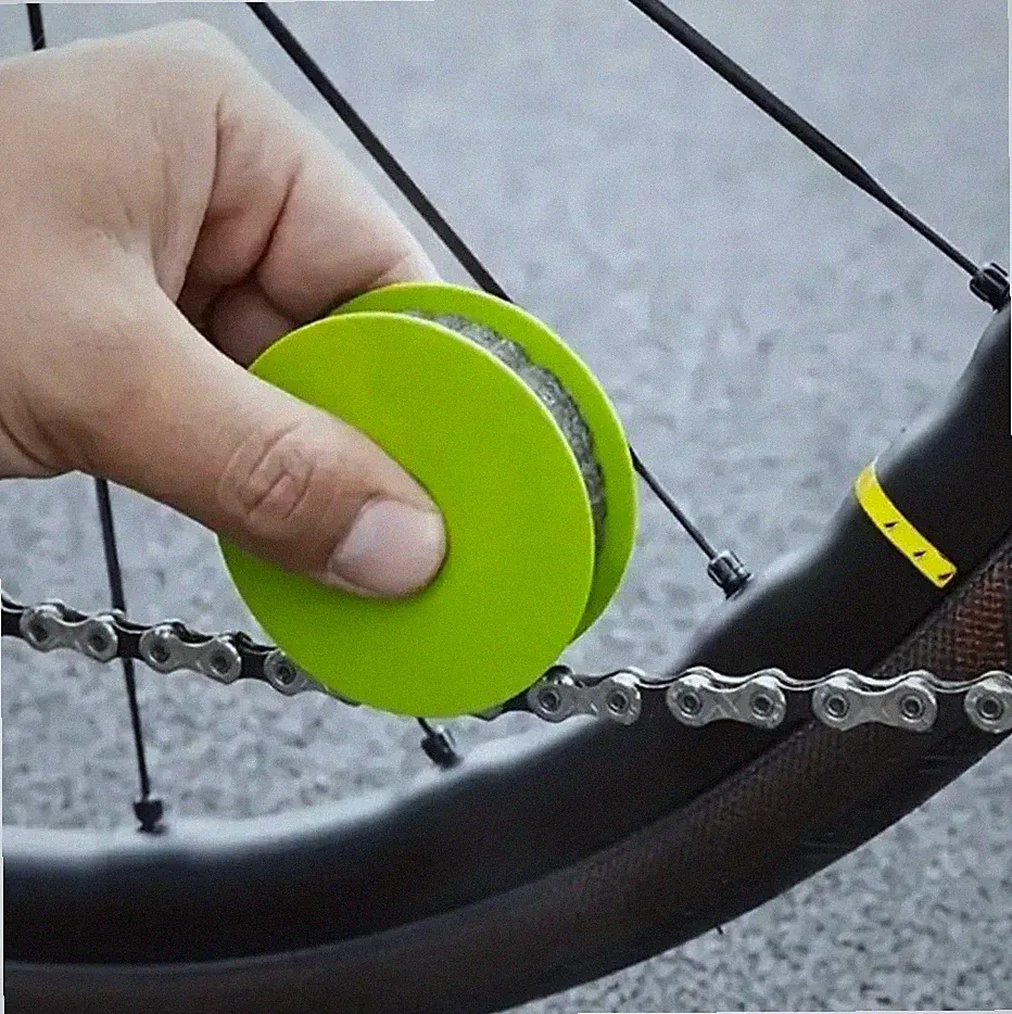 1pc Bicycle Chain Lubricator Roller Tool Portable Bike Maintenance - NEW